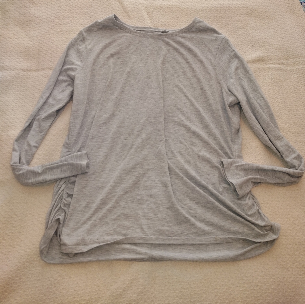 🎁Grey Long sleeve with key hole in back🎁